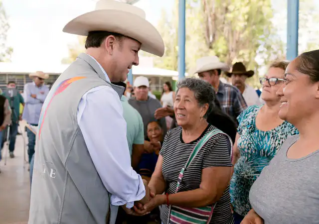Entrega de apoyos agrícolas en Cuencamé, Durango