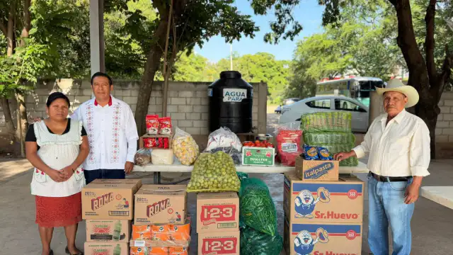 Entrega de insumos en la Unidad de Servicios Integrales de Tlapa