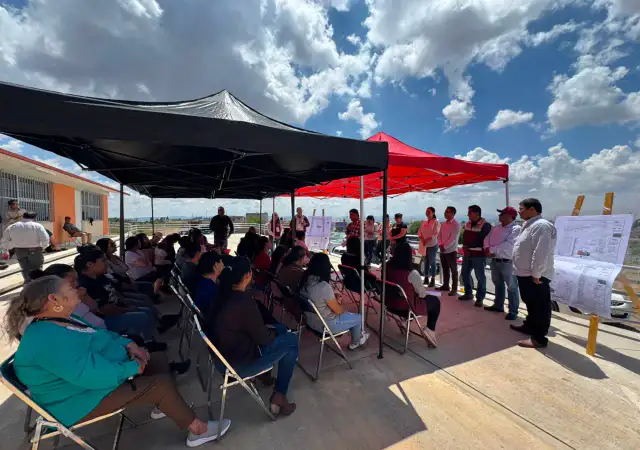 Asamblea informativa de la Sedesol con vecinos de Morelos sobre obras de pavimentación