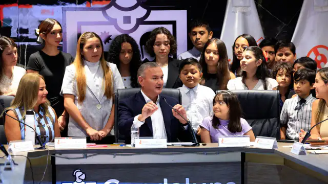 Niños y niñas durante la toma de protesta del consejo infantil en Guadalupe