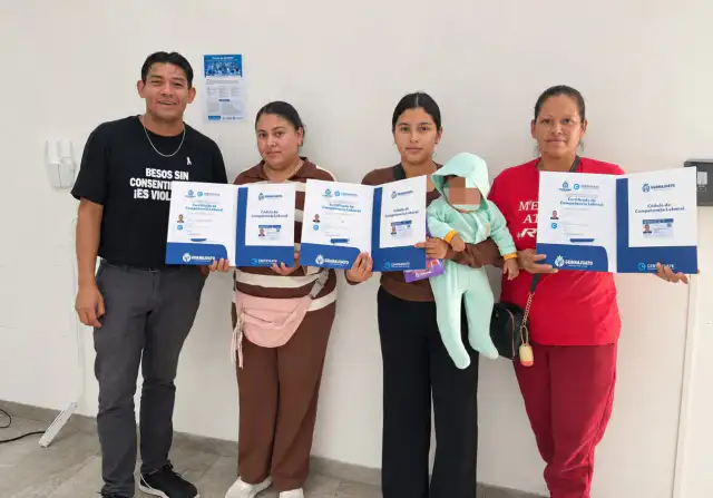 Mujeres emprendedoras durante una capacitación para pequeños negocios