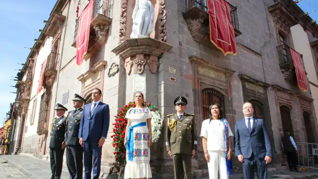 Acto cívico por el 216 aniversario de la Independencia en el Jardín Allende de San Miguel de Allende