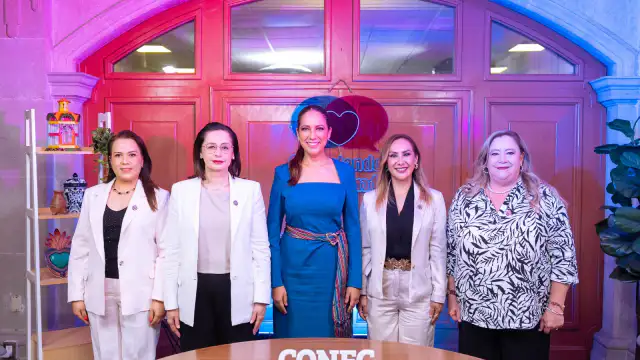 Gobernadora de Guanajuato durante la presentación de la estrategia económica