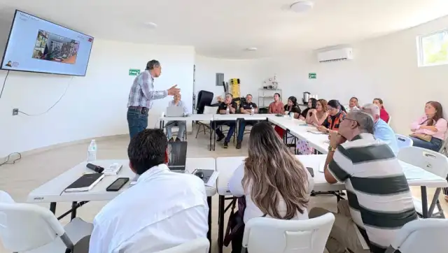 servidores públicos en capacitación de archivos en Los Cabos