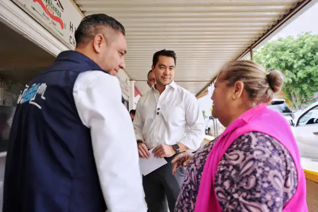 Avenida Presidentes rehabilitada en Querétaro con nueva carpeta asfáltica y banquetas.