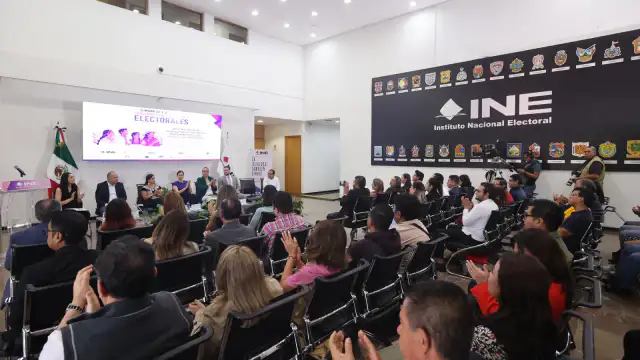 Consejeras del INE durante foro sobre participación indígena
