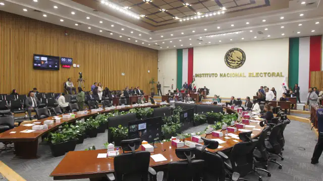 Consejeros del INE durante una sesión extraordinaria del Consejo General
