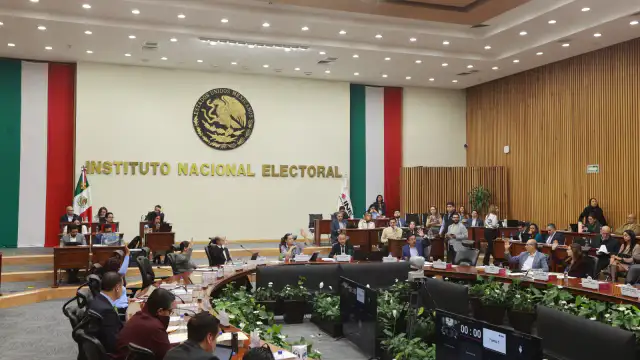 Sesión del Consejo General del INE con consejeros y representantes de partidos