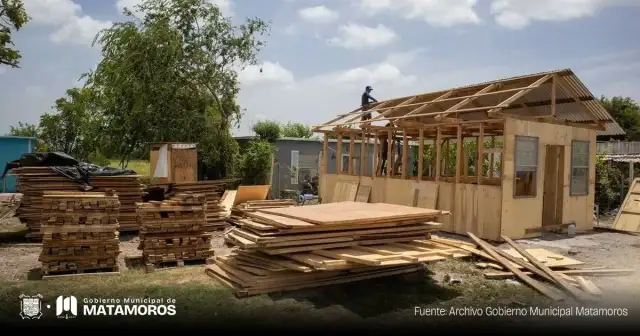 Construcción de vivienda en Poblado Control, Matamoros, tras tornado