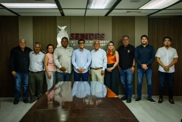Reunión entre funcionarios de SEBIDES y el presidente municipal de Eldorado