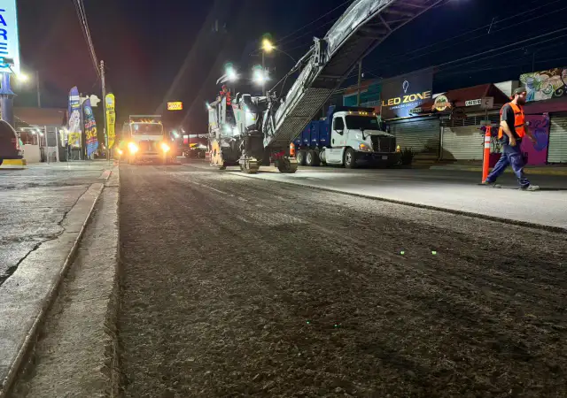 Obras de rehabilitación de pavimento en calle Tauro, Guadalupe, Nuevo León.