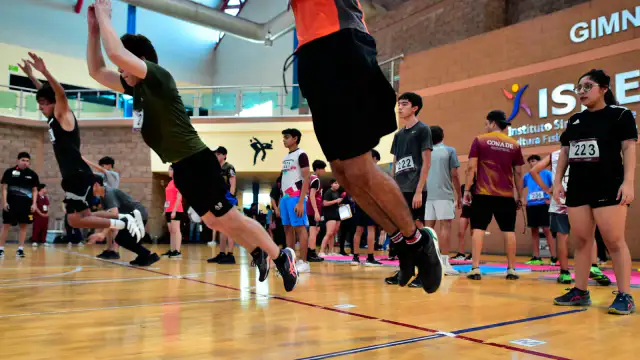 Jóvenes atletas durante una jornada de evaluación deportiva en Culiacán