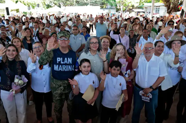 Autoridades durante la Jornada por la Paz en la escuela primaria de Isla del Bosque, Escuinapa