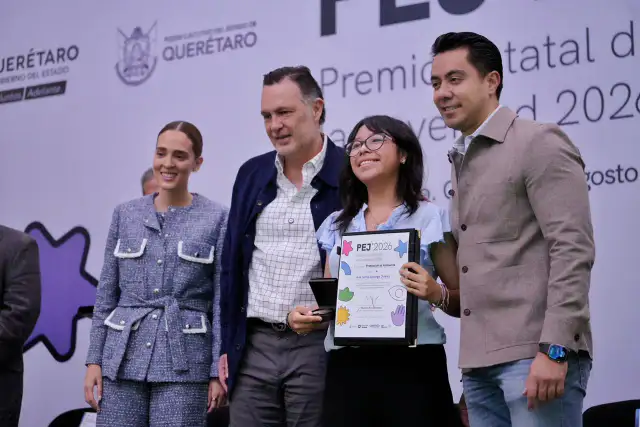 Jóvenes galardonados en la ceremonia del Premio Estatal de la Juventud 2026 en Querétaro