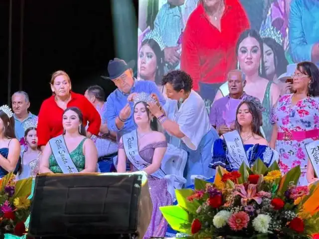 Ceremonia de coronación de reinas de Fiestas Tradicionales de Santa Anita 2026 en Los Cabos