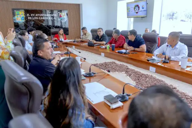 Estudiantes y autoridades durante una jornada deportiva en Los Cabos