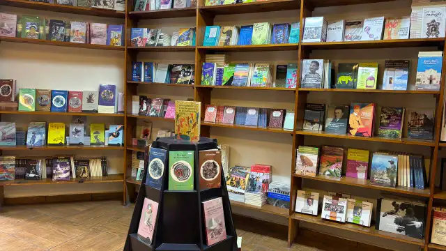 Presentación de libros en el Patio Arqueológico del Museo Regional de Antropología e Historia en La Paz, BCS.