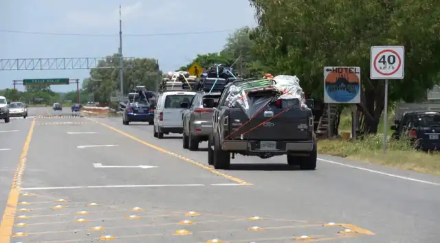 Carretera en Tamaulipas con patrulla de la Guardia Estatal