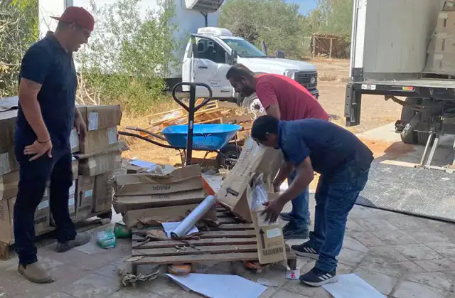 Bodega con cajas de equipo de protección almacenado en Chametla, La Paz