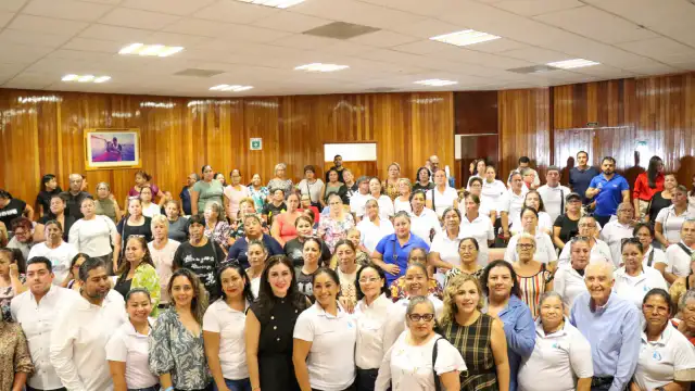 Mujeres empacadoras durante una mesa de trabajo en Mazatlán
