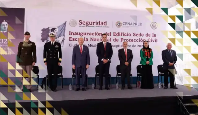 Autoridades durante la inauguración de la Escuela Nacional de Protección Civil en el Cenapred