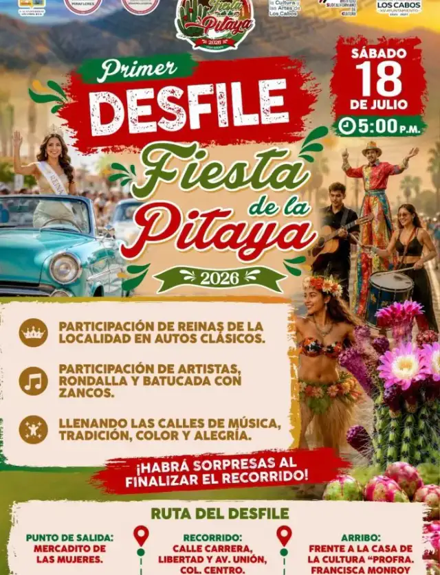 Personas en un desfile con carros clásicos y batucada en Miraflores, Baja California Sur
