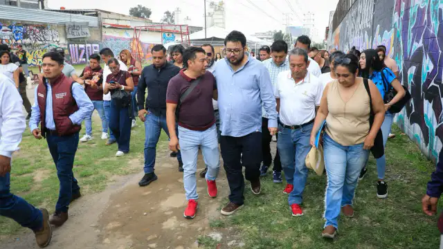 Espacio deportivo rehabilitado con canchas y juegos infantiles en Naucalpan