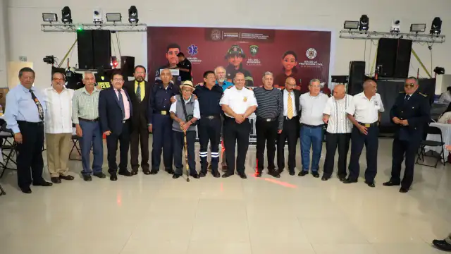 Bomberos de Naucalpan en ceremonia de reconocimiento