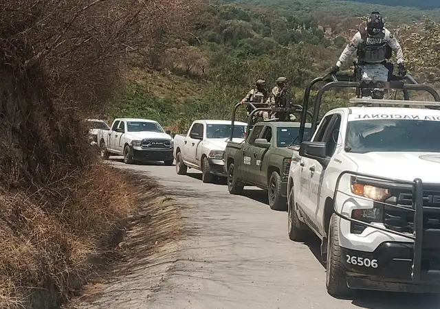 Autoridades de seguridad durante un operativo en zona rural de Guerrero