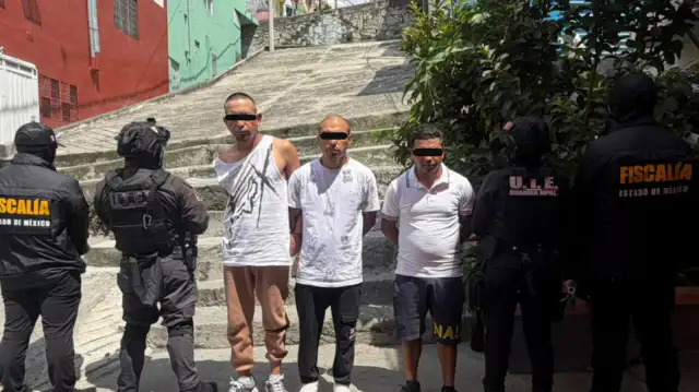 Elementos de seguridad durante un operativo en calles de Naucalpan