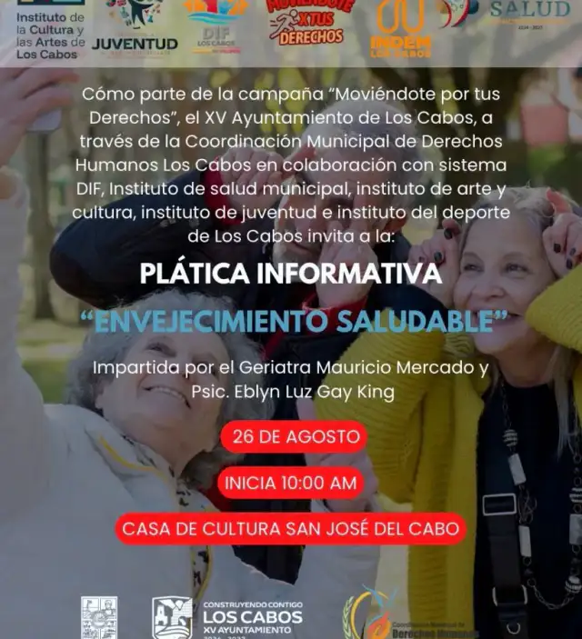 Personas adultas mayores en una plática comunitaria en un salón