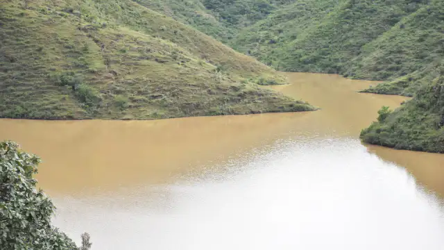 Imagen de la presa Ignacio Allende en Guanajuato con agua visible