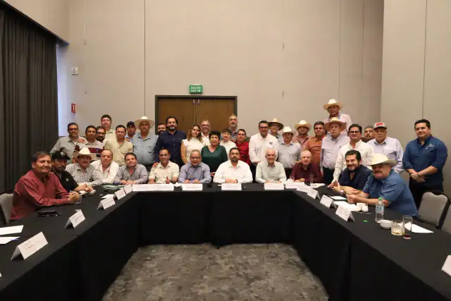 Reunión de liderazgos agrícolas en Sinaloa para tratar apoyos al campo
