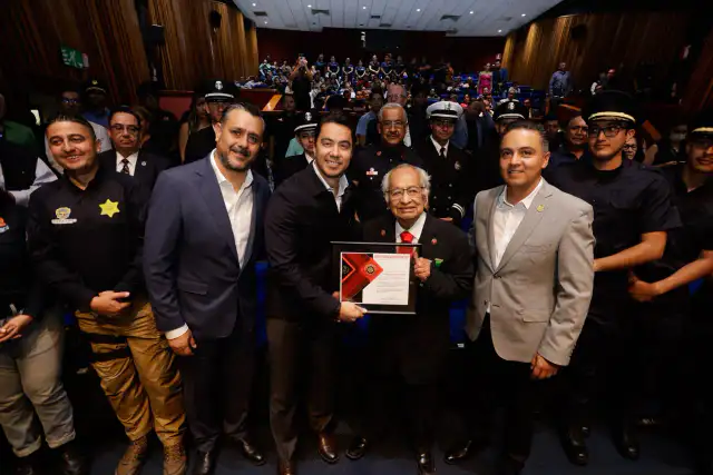 Ceremonia de aniversario de bomberos en Querétaro