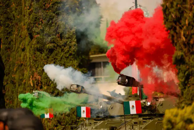 Ceremonia cívica con autoridades municipales y militares en Querétaro