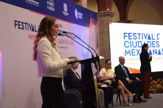 Centro histórico de Santiago de Querétaro durante un evento cultural