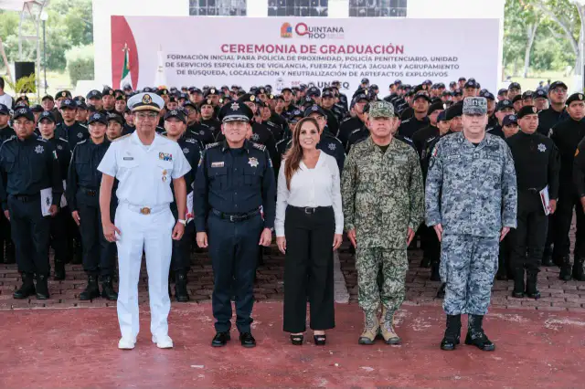 Ceremonia de graduación de nuevos policías en Quintana Roo