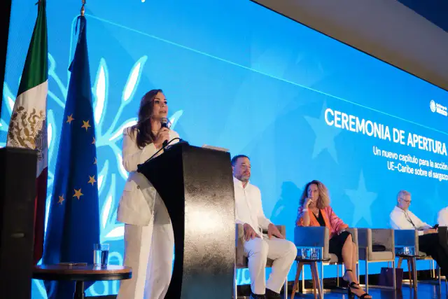 Representantes de 45 países reunidos en Cancún durante la conferencia sobre sargazo