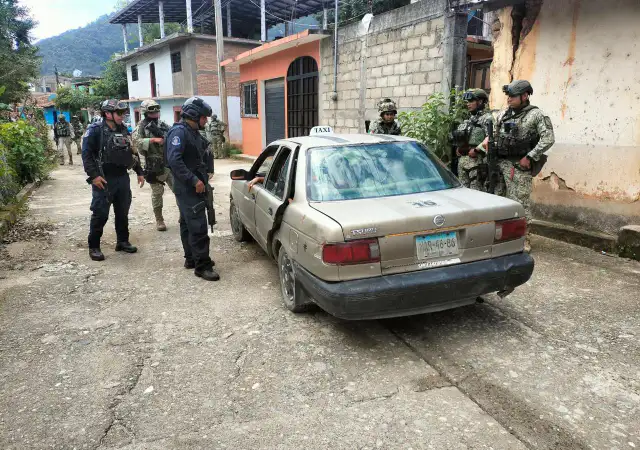 Elementos de seguridad durante recorrido en localidad rural de Guerrero