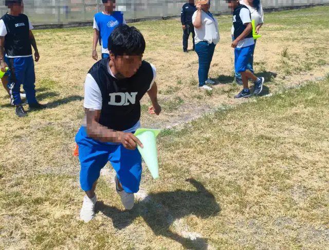 Adolescentes participando en Mini Olimpiadas en Guanajuato