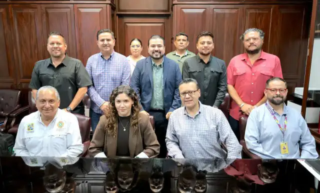 Reunión en oficinas municipales con autoridades y representantes del CRIT Los Cabos y vecinos