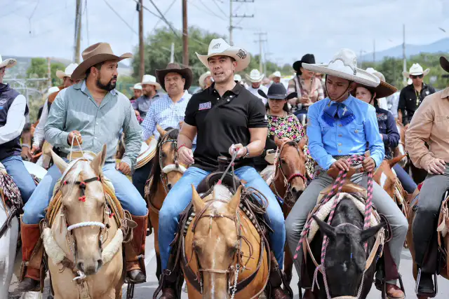 Cabalgata y encuentro ciudadano en calles de Santa Rosa Jáuregui, Querétaro