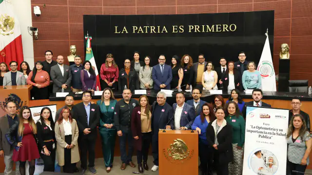 Sesión legislativa donde se aborda el reconocimiento de la optometría en salud pública
