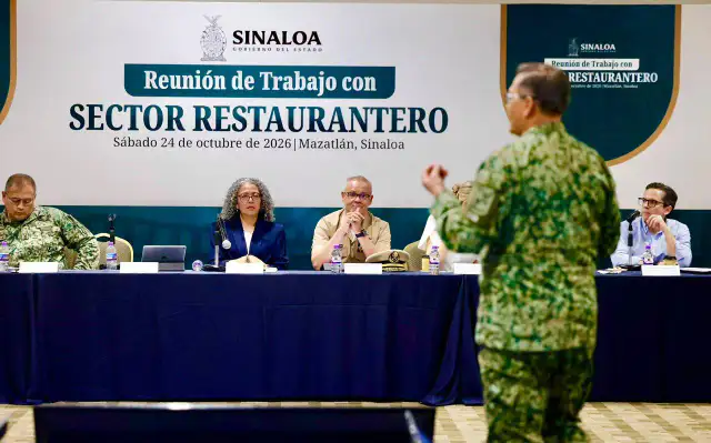 Reunión de autoridades estatales con representantes del sector restaurantero en Mazatlán