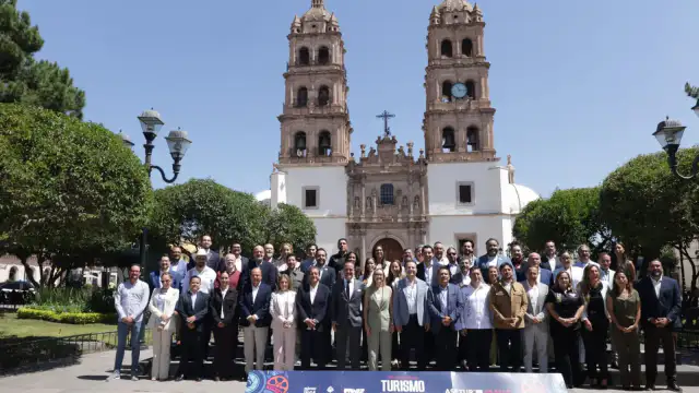 Mireya Sosa Osuna durante la 70 Asamblea de ASETUR en Durango