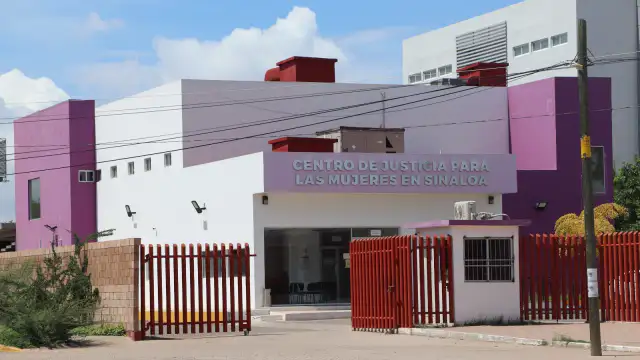 Fachada del Centro de Justicia para las Mujeres en Culiacán, Sinaloa