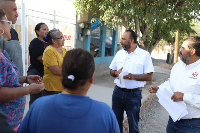 Alcalde Héctor Rafael Ortiz Orpinel supervisa obras de pavimentación en la colonia Mezquital
