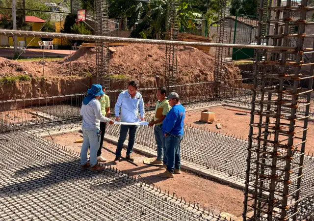 Funcionarios del IGIFE recorren escuela primaria en Tlapa, Guerrero