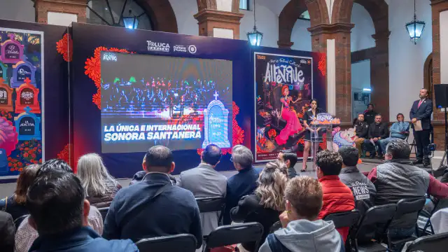 Conferencia de prensa en Toluca con el cartel de la Feria Alfeñique 2026