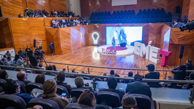 Personas durante una sesión de formación emprendedora en Toluca
